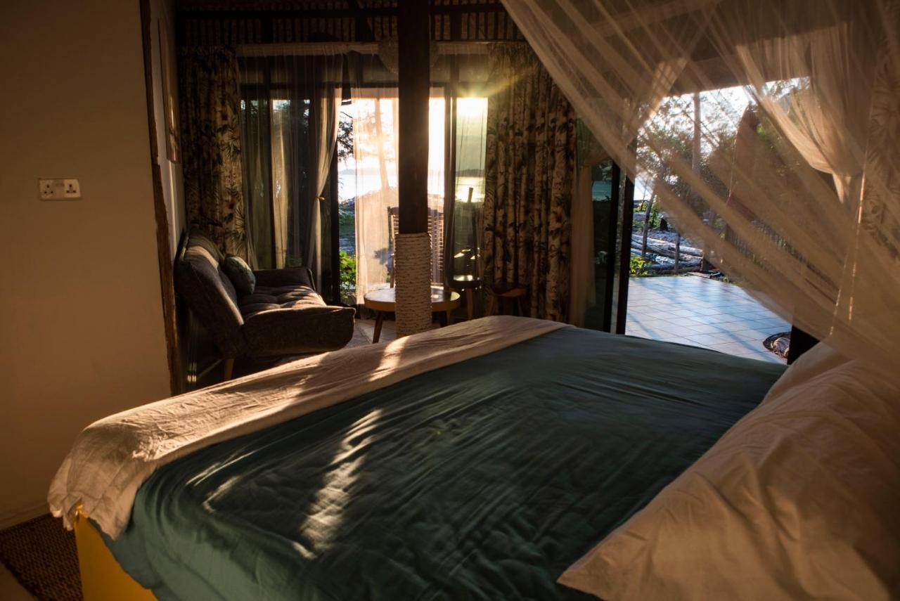 Greenhouse Ecolodge Pulau Mantani Bagian luar foto